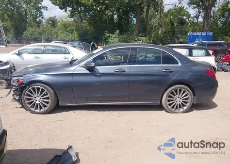 2016 Mercedes-Benz C 300 4Matic/Luxury 4Matic/Sport 4Matic z USA, uszkodzony, nr VIN 55SWF4KB3GU104717